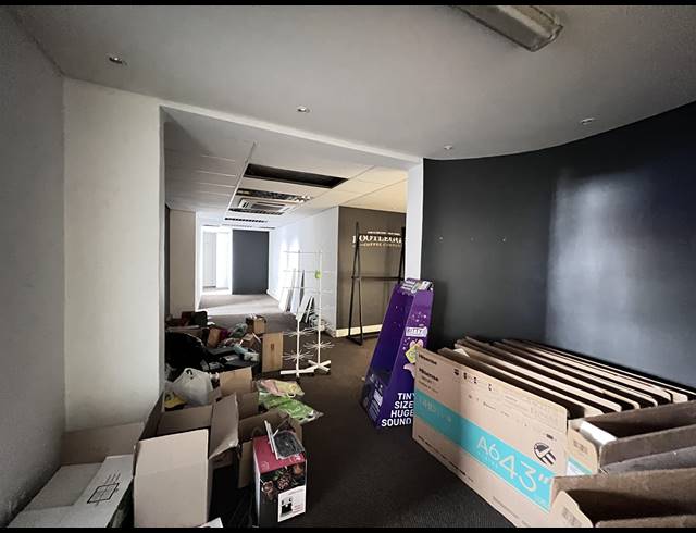 110M² OFFICE TO LET IN SEA POINT